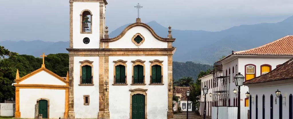 Fachada Igreja de Paraty RJ - Viagem de ônibus até a região da Costa Verde