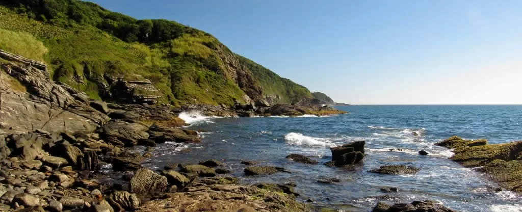 Pedra da praia de Búzios Rio de Janeiro - Destinos para viajar na semana santa