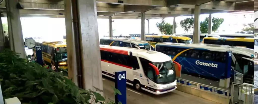 Ônibus na rodoviária