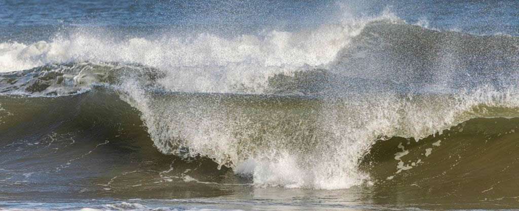 Mar com ondas agitadas Mar com ondas agitadas