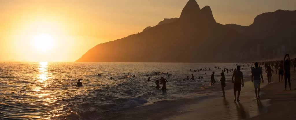 Por do sol na praia de Ipanema Por do sol na praia de Ipanema