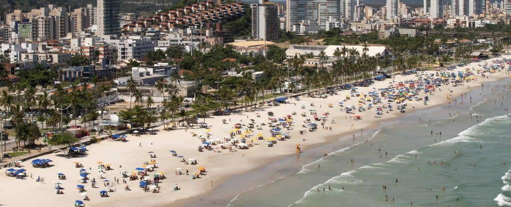Praia no litoral sul de São Paulo - Guarujá Praia no litoral sul de São Paulo - Guarujá