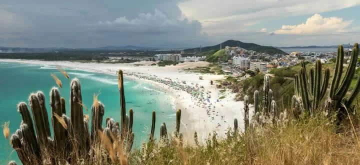 Praia em Arraial do Cabo RJ Praia em Arraial do Cabo - Lugares para viajar no Brasil em janeiro