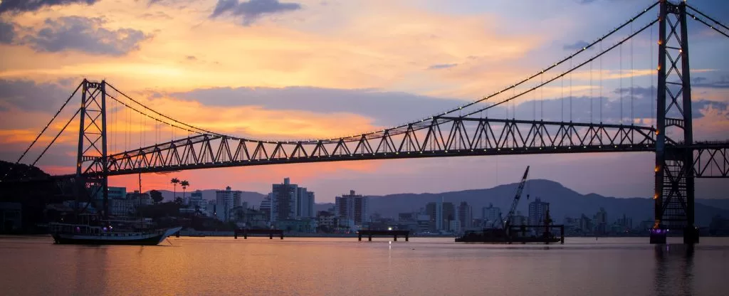 Ponte em Florianópolis ao entardecer