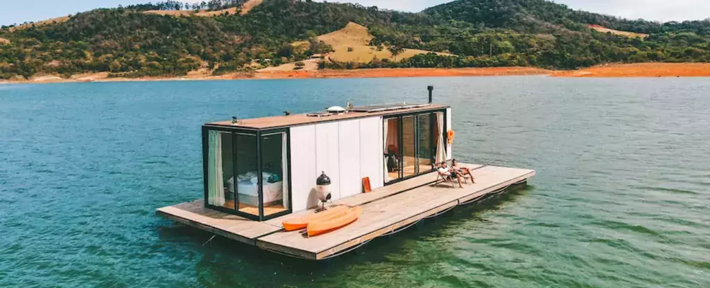 Casa flutuante em Joanópolis (SP) - perfeita para o Turismo de Isolamento