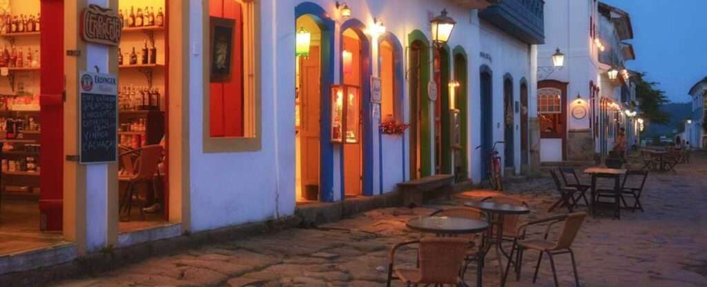 Centro Histórico de Paraty à noite - Foto: Gilberto Olimpio – Unsplash