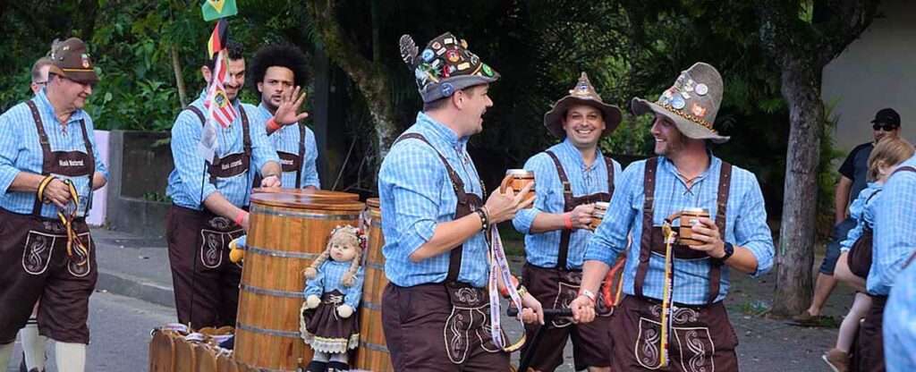 Desfile típico na Oktoberfest Blumenau - Foto: digitearte – Flickr