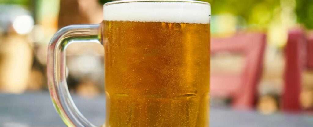 Caneca de cerveja na Oktoberfest - Foto: Engin Akyurt – Pexels