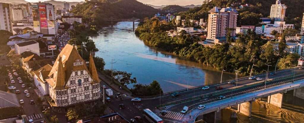 Outubro em Blumenau (SC) Vista aérea de Blumenau - Foto: Alex Vargas – Pexels