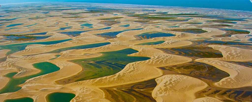 Dunas dos Lençóis Maranhenses - Paisagem de deserto com água doce
