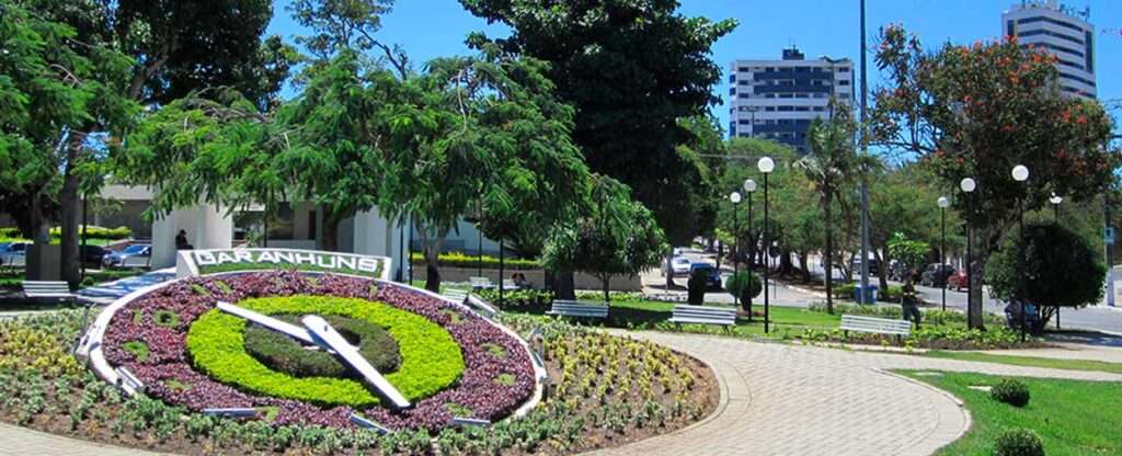 Relógio floral em praça de Garanhuns