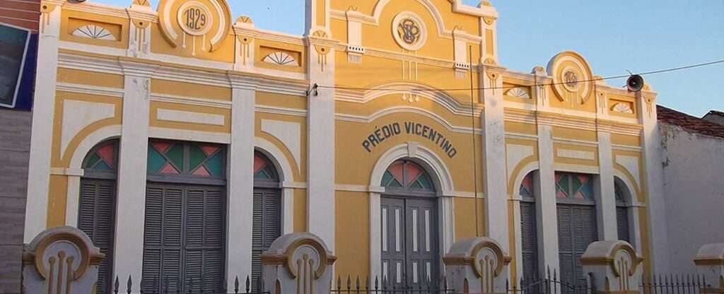Prédio Vicentino - Canindé (CE) - Foto: Eugenio Hansen, OFS – Wikimedia Commons