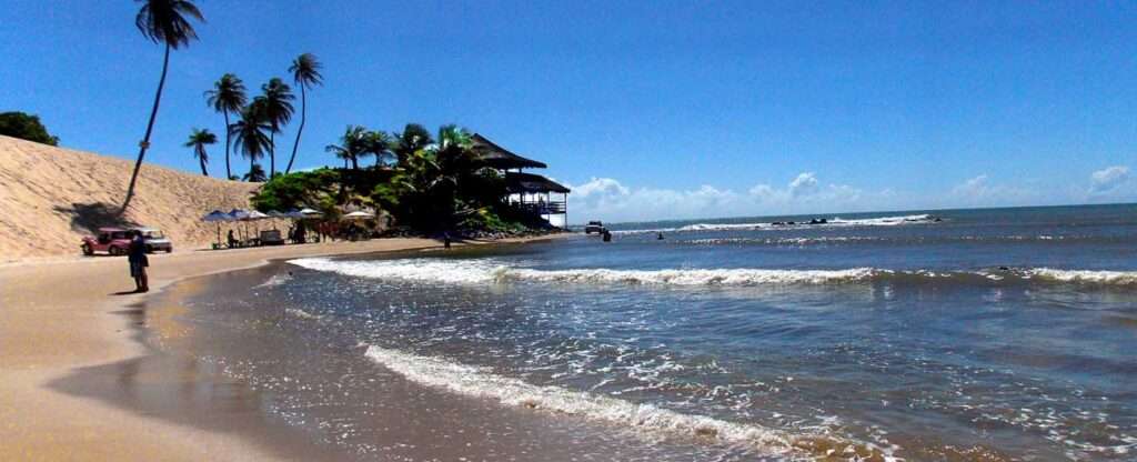 Praia de Genipabu - Foto: Beto Quissak – Wikimedia Commons