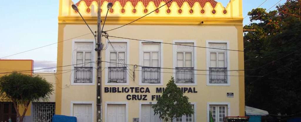 Biblioteca Municipal Cruz Filho - Canindé (CE) – Foto: Eugenio Hansen, OFS – Wikimedia Commons