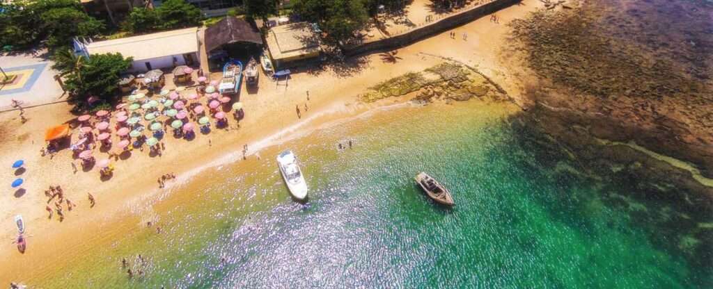 Praia do Forte (BA) - Foto: Cleferson Comarela – Wikimedia Commons